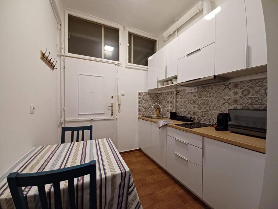 Hero'S Square Apartment Budapest Esterno foto